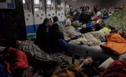 Kiev brucia. I russi mobilitano una forza d’assalto colossale contro l’Ucraina