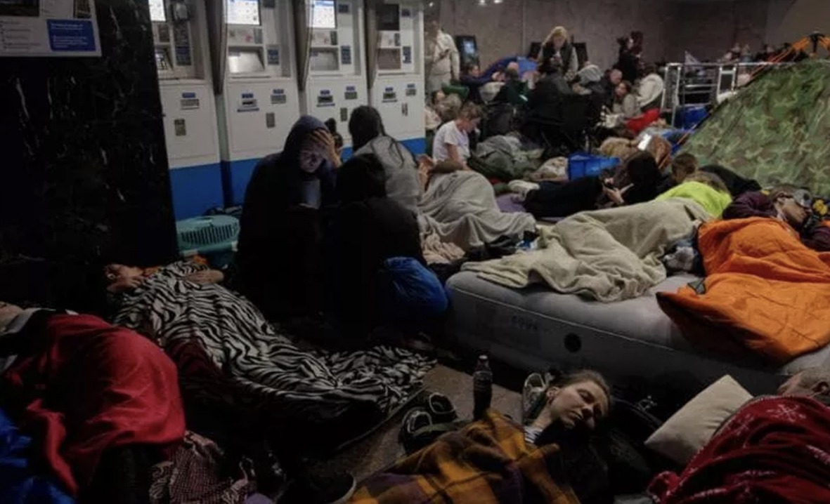 Kiev brucia. I russi mobilitano una forza d’assalto colossale contro l’Ucraina
