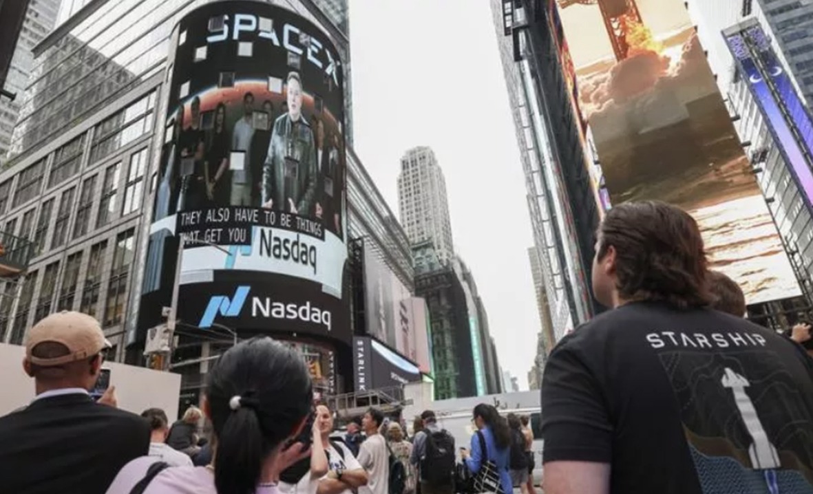 L’America distratta dal cielo sopra Musk