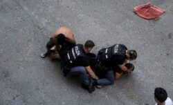 L’orefice-giustiziere,  l’uomo fermato, morto chiedendo aiuto, e la destra allo sbando