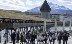 Troppi turisti e a Lucerna c’è chi pensa a un tetto massimo ai letti d’albergo