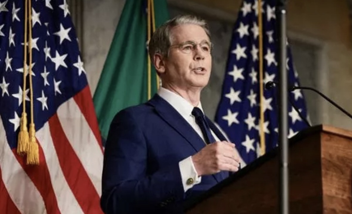La morsa americana sull’Iran, sanzioni su tech e commercio: “Puniremo chiunque lo aiuti”