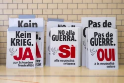 Il partito di Blocher inganna il popolo con la colomba della pace