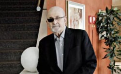 Salman Rushdie: “Il mondo è uno, non lasciamoci dividere dai fascismi”