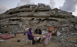 Gaza, vivere tra le macerie che intrappolano una famiglia