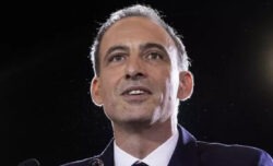 Glucksmann, il figlio del filosofo ex maoista che detesta Mélenchon e sogna un’altra sinistra