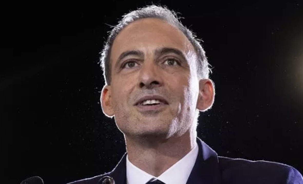 Glucksmann, il figlio del filosofo ex maoista che detesta Mélenchon e sogna un’altra sinistra