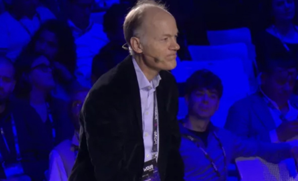 Sebastian Mallaby: “L’AI avrà la sua Chernobyl. Solo allora arriveranno regole più severe”