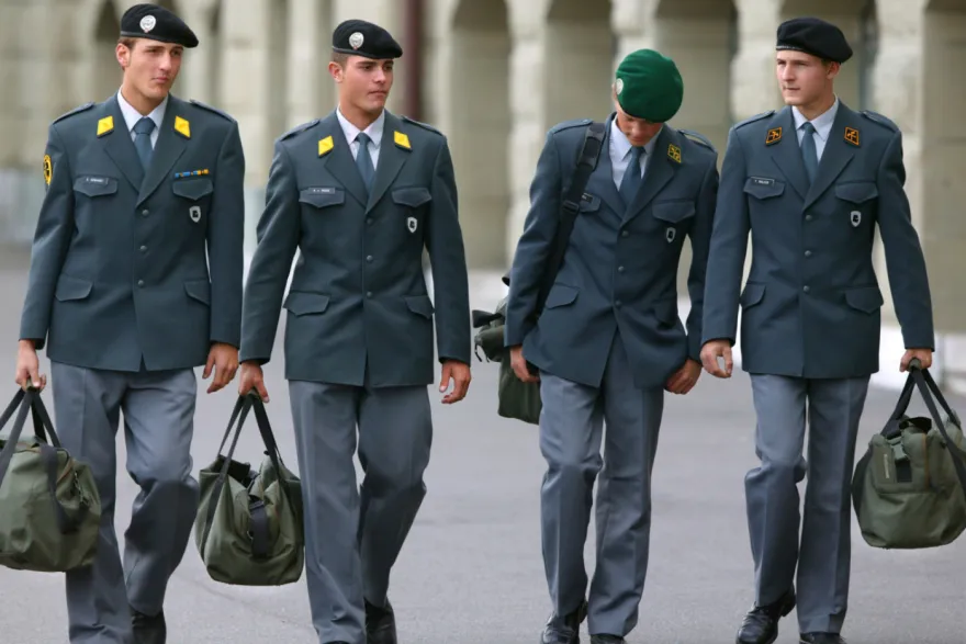 A scuola tutti e tutte in divisa dai quattro ai dieci anni